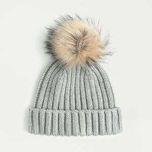 Ribbed beanie with faux-fur pom-pom